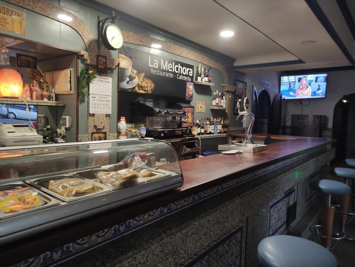Hostal Restaurante Bar Cafeteria La Melchora ポサーダス エクステリア 写真