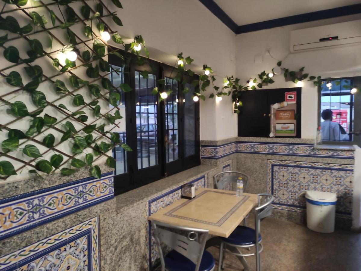 Hostal Restaurante Bar Cafeteria La Melchora ポサーダス エクステリア 写真
