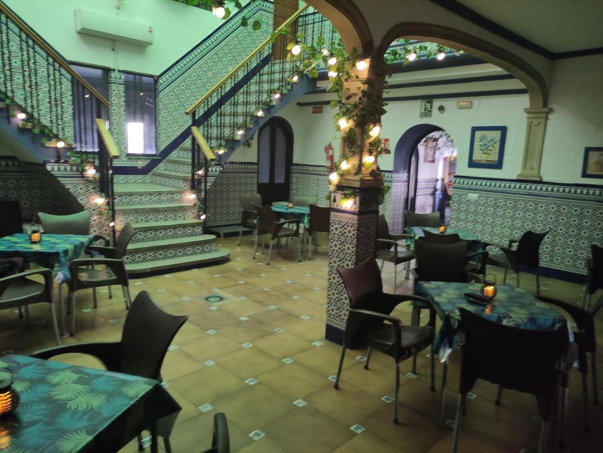 Hostal Restaurante Bar Cafeteria La Melchora ポサーダス エクステリア 写真